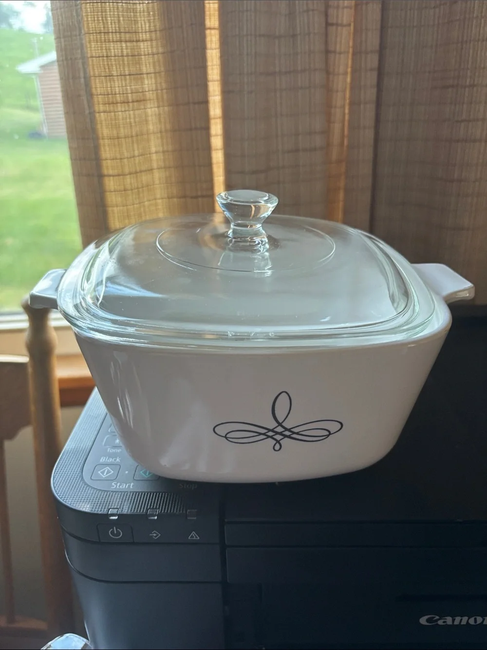 CorningWare Trefoil 1.75 quart covered casserole